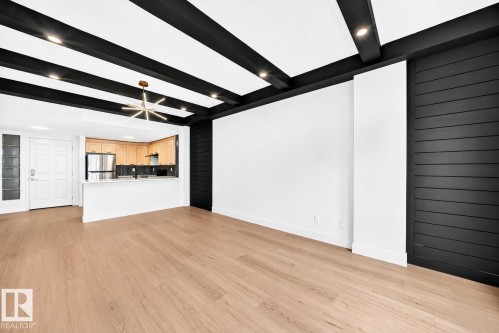 #323 6315 135 Av Nw, Edmonton, AB - Indoor Photo Showing Kitchen