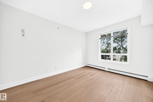 #323 6315 135 Av Nw, Edmonton, AB - Indoor Photo Showing Other Room
