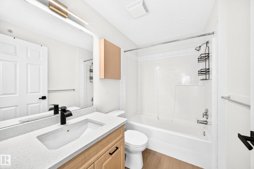 #323 6315 135 Av Nw, Edmonton, AB - Indoor Photo Showing Bathroom