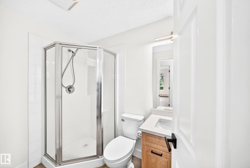 #323 6315 135 Av Nw, Edmonton, AB - Indoor Photo Showing Bathroom