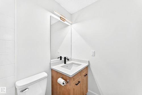 #323 6315 135 Av Nw, Edmonton, AB - Indoor Photo Showing Bathroom
