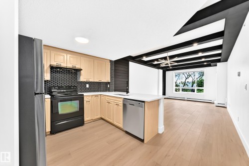 #323 6315 135 Av Nw, Edmonton, AB - Indoor Photo Showing Kitchen
