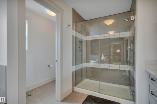 4231 Savaryn Drive Sw, Edmonton, AB - Indoor Photo Showing Bathroom