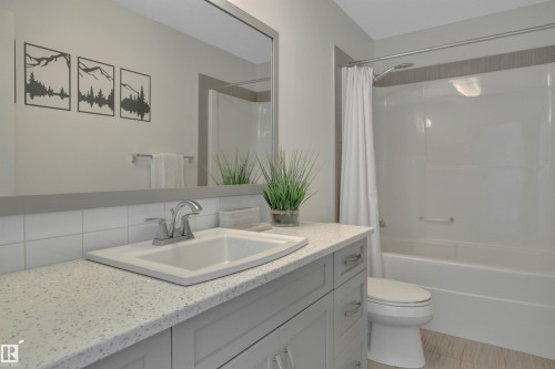 4231 Savaryn Drive Sw, Edmonton, AB - Indoor Photo Showing Bathroom