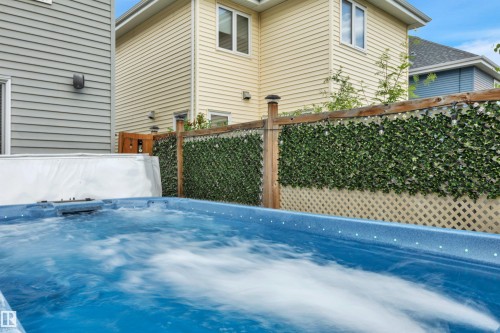 4231 Savaryn Drive Sw, Edmonton, AB - Outdoor