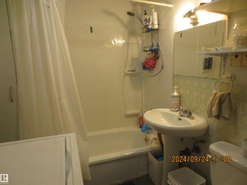 4619 4 Avenue, Edson, AB - Indoor Photo Showing Bathroom