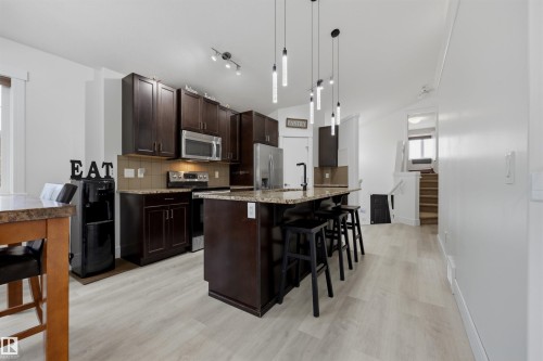 1 Dittrich Avenue, Fort Saskatchewan, AB - Indoor Photo Showing Kitchen With Upgraded Kitchen