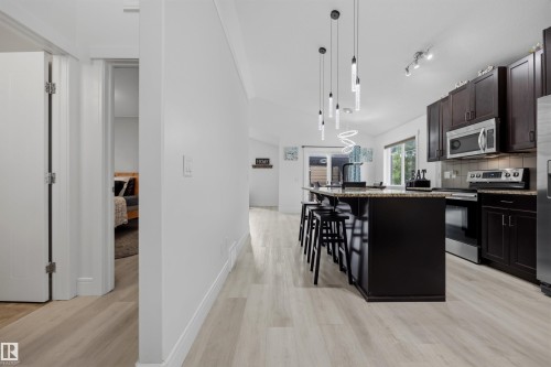 1 Dittrich Avenue, Fort Saskatchewan, AB - Indoor Photo Showing Kitchen With Upgraded Kitchen