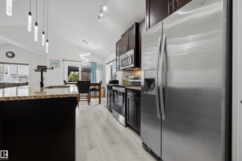 1 Dittrich Avenue, Fort Saskatchewan, AB - Indoor Photo Showing Kitchen With Upgraded Kitchen