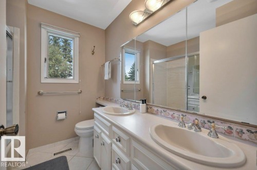 5 pce family bathroom - 5620 151 Street Nw, Edmonton, AB - Indoor Photo Showing Bathroom