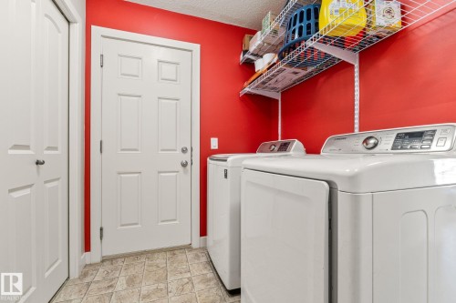 724 40 Avenue Nw, Edmonton, AB - Indoor Photo Showing Laundry Room