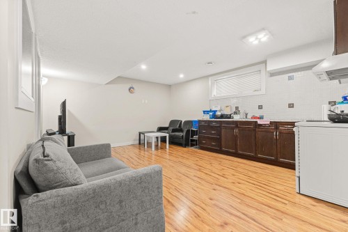 724 40 Avenue Nw, Edmonton, AB - Indoor