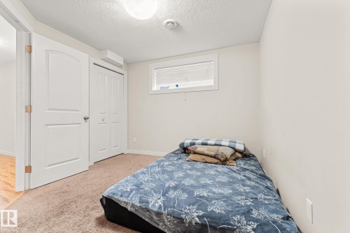 724 40 Avenue Nw, Edmonton, AB - Indoor Photo Showing Bedroom