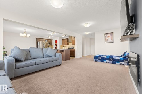 724 40 Avenue Nw, Edmonton, AB - Indoor Photo Showing Living Room