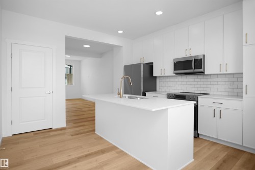 4296 Kinglet Drive Nw, Edmonton, AB - Indoor Photo Showing Kitchen With Upgraded Kitchen