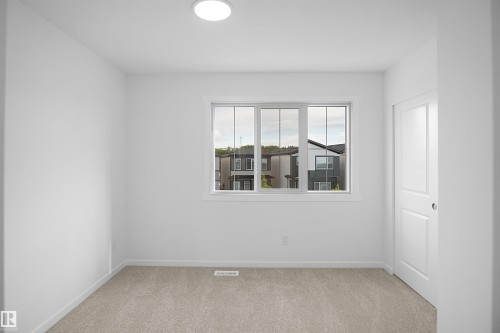 4296 Kinglet Drive Nw, Edmonton, AB - Indoor Photo Showing Other Room