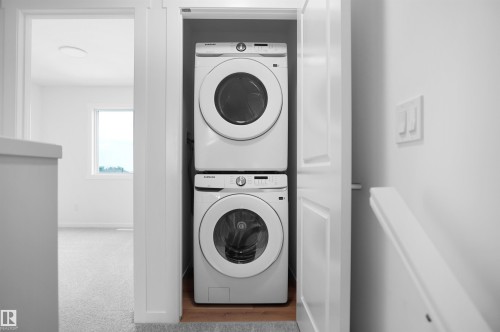4296 Kinglet Drive Nw, Edmonton, AB - Indoor Photo Showing Laundry Room