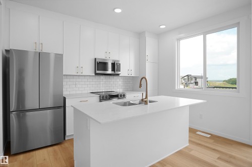 4296 Kinglet Drive Nw, Edmonton, AB - Indoor Photo Showing Kitchen With Upgraded Kitchen