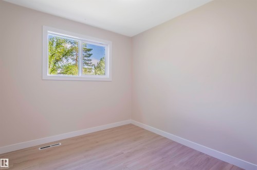 10431 137 Avenue Nw, Edmonton, AB - Indoor Photo Showing Other Room