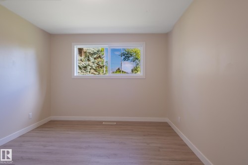10431 137 Avenue Nw, Edmonton, AB - Indoor Photo Showing Other Room