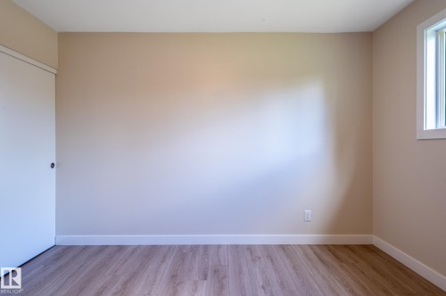 10431 137 Avenue Nw, Edmonton, AB - Indoor Photo Showing Other Room