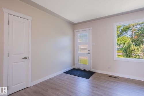 10431 137 Avenue Nw, Edmonton, AB - Indoor Photo Showing Other Room