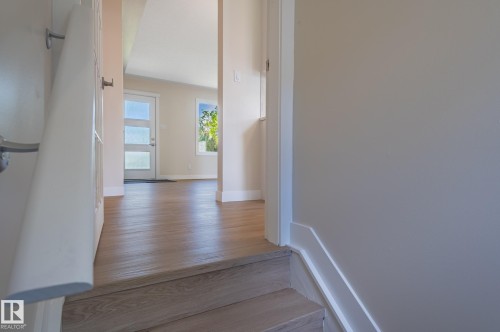10431 137 Avenue Nw, Edmonton, AB - Indoor Photo Showing Other Room