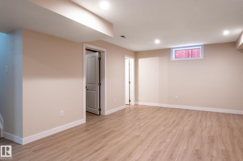 10431 137 Avenue Nw, Edmonton, AB - Indoor