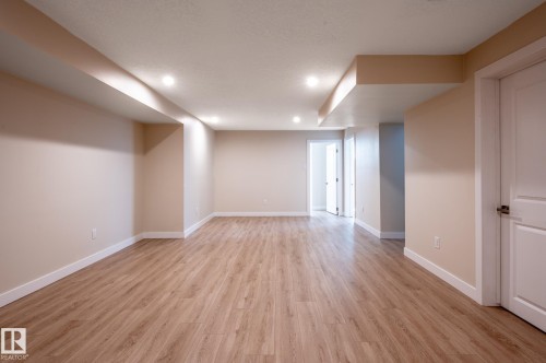 10431 137 Avenue Nw, Edmonton, AB - Indoor Photo Showing Other Room