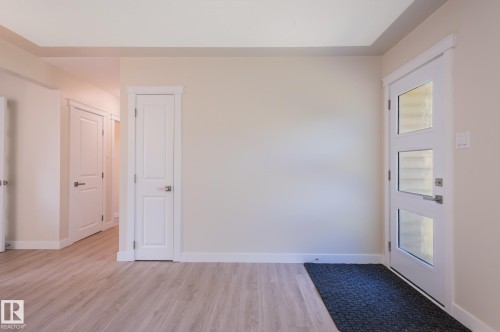 10431 137 Avenue Nw, Edmonton, AB - Indoor
