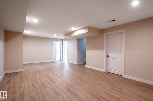 10431 137 Avenue Nw, Edmonton, AB - Indoor Photo Showing Other Room