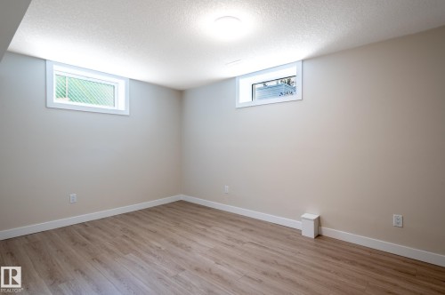 10431 137 Avenue Nw, Edmonton, AB - Indoor Photo Showing Other Room