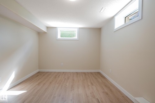10431 137 Avenue Nw, Edmonton, AB - Indoor Photo Showing Other Room