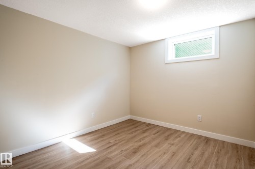 10431 137 Avenue Nw, Edmonton, AB - Indoor Photo Showing Other Room