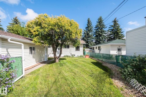 10431 137 Avenue Nw, Edmonton, AB - Outdoor