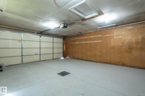 10431 137 Avenue Nw, Edmonton, AB - Indoor Photo Showing Garage
