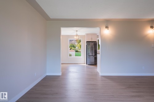 10431 137 Avenue Nw, Edmonton, AB - Indoor