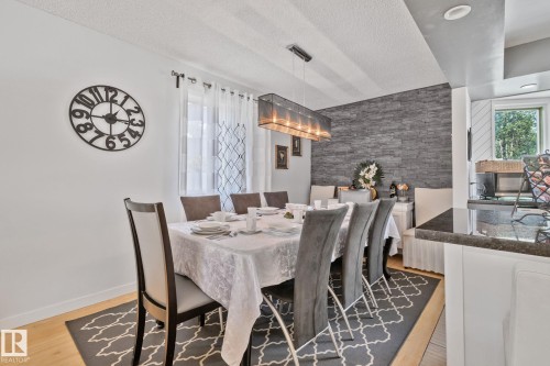 4682 17 Avenue Nw, Edmonton, AB - Indoor Photo Showing Dining Room