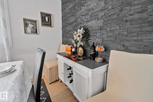 4682 17 Avenue Nw, Edmonton, AB - Indoor