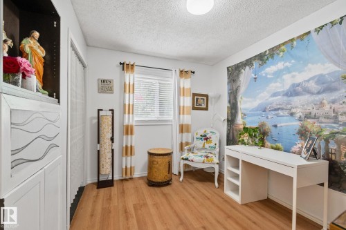 4682 17 Avenue Nw, Edmonton, AB - Indoor