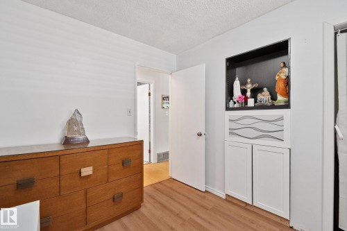 4682 17 Avenue Nw, Edmonton, AB - Indoor Photo Showing Other Room