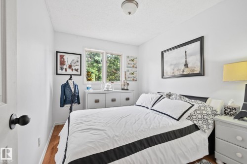 4682 17 Avenue Nw, Edmonton, AB - Indoor Photo Showing Bedroom
