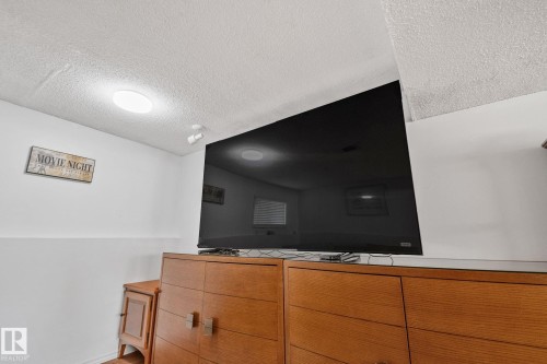 4682 17 Avenue Nw, Edmonton, AB - Indoor