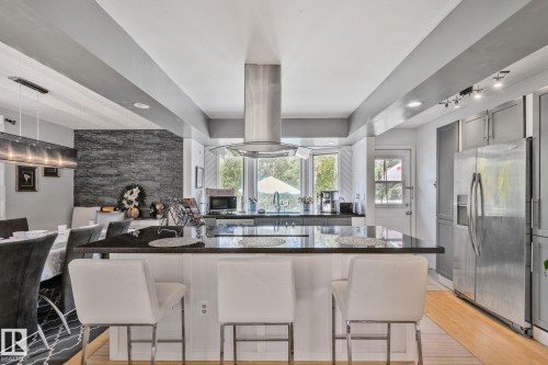 4682 17 Avenue Nw, Edmonton, AB - Indoor