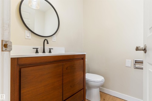 12337 128 Avenue Nw, Edmonton, AB - Indoor Photo Showing Bathroom