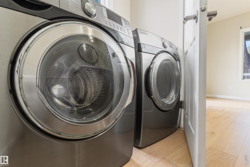 12337 128 Avenue Nw, Edmonton, AB - Indoor Photo Showing Laundry Room