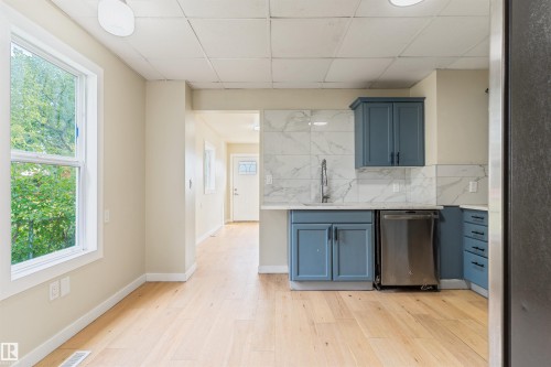12337 128 Avenue Nw, Edmonton, AB - Indoor