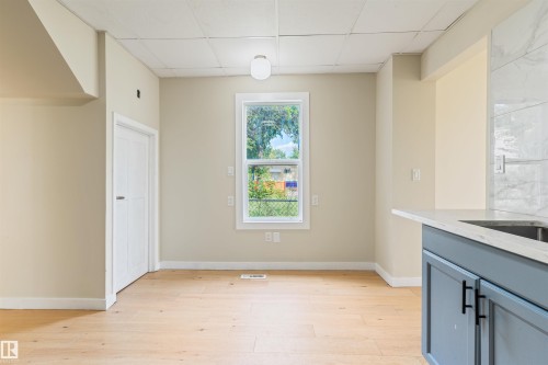 12337 128 Avenue Nw, Edmonton, AB - Indoor