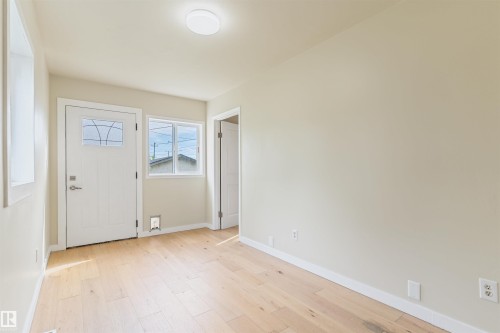 12337 128 Avenue Nw, Edmonton, AB - Indoor Photo Showing Other Room