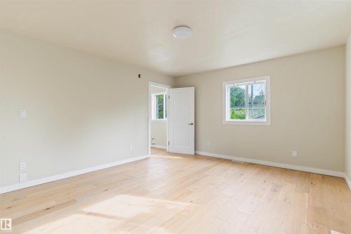 12337 128 Avenue Nw, Edmonton, AB - Indoor Photo Showing Other Room